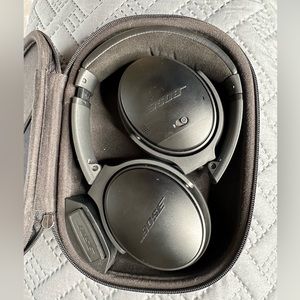 Bose quiet comfort 35 ll wireless headphones like new